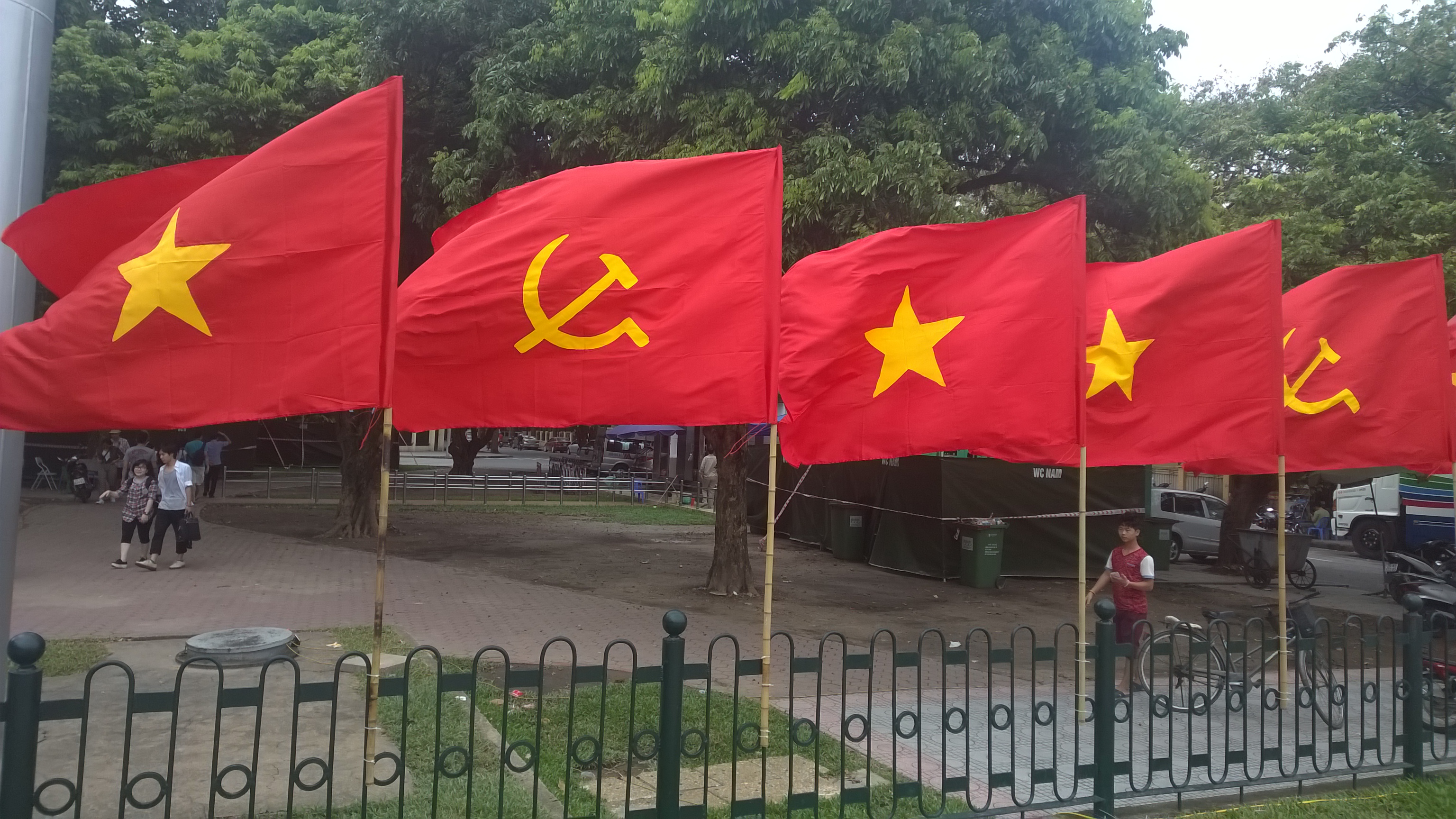 Economic critique of communist systems and historical state collapse